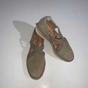 Lucky Brand Shoes Womens Size 6 Beige Suede Espadrille Flats Crisscross Strap